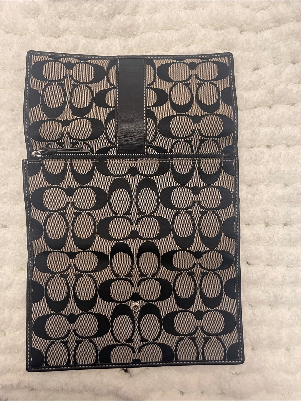Coach Signature Wallet - Picture 3 of 4